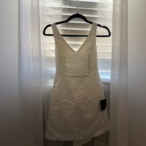 Beautiful short white formal mini dress! super cute bow detail on the back!